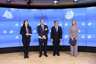 Federica Mogherini feet photo 16