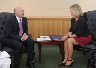 Federica Mogherini feet photo 17