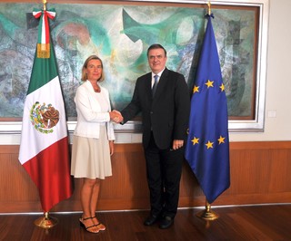 Federica Mogherini feet photo 17