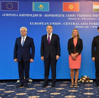Federica Mogherini feet photo 17