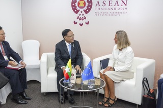Federica Mogherini feet photo 12