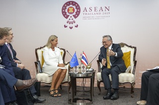 Federica Mogherini feet photo 10