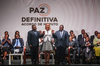 Federica Mogherini feet photo 6