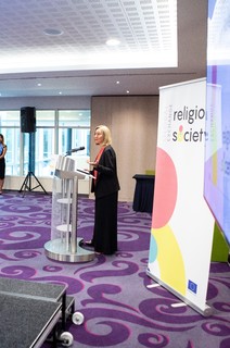 Federica Mogherini feet photo 2