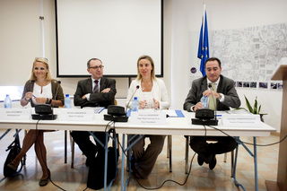 Federica Mogherini feet photo 1