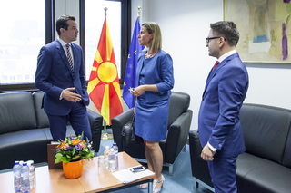 Federica Mogherini feet photo 12