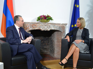 Federica Mogherini feet photo 12