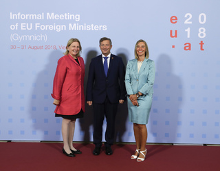 Federica Mogherini feet photo 9