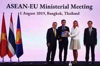 Federica Mogherini feet photo 8