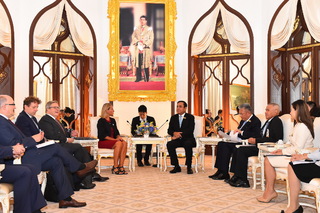 Federica Mogherini feet photo 14