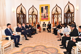 Federica Mogherini feet photo 12