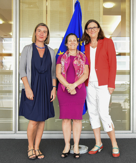 Federica Mogherini feet photo 7