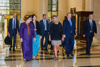 Federica Mogherini feet photo 2