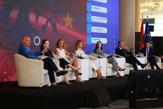 Federica Mogherini feet photo 5
