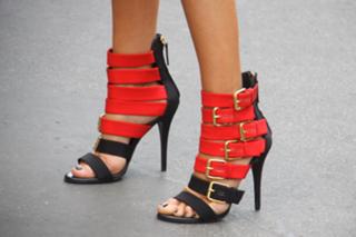 Federica Panicucci feet photo thumbnail