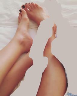 Federica Panicucci feet photo thumbnail