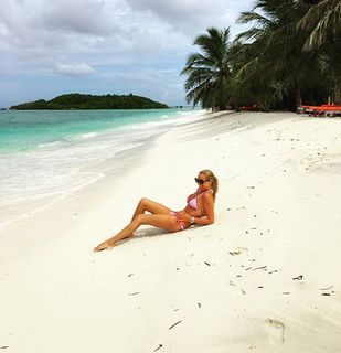 Federica Panicucci feet photo thumbnail