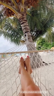 Federica Panicucci feet photo thumbnail