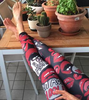 Federica Pellegrini feet photo thumbnail