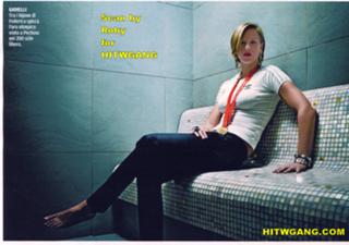 Federica Pellegrini feet photo thumbnail