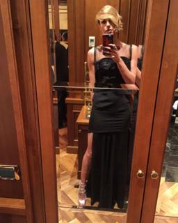 Federica Pellegrini feet photo thumbnail