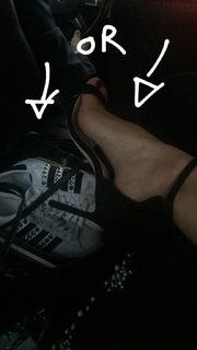 Federica Pellegrini feet photo thumbnail