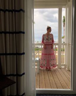 Federica Pellegrini feet photo thumbnail