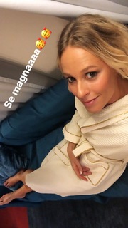 Federica Pellegrini feet photo thumbnail