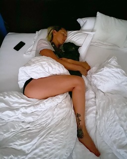Federica Pellegrini feet photo thumbnail