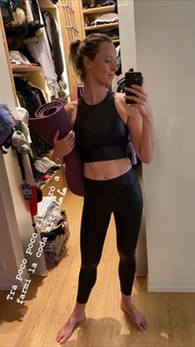 Federica Pellegrini feet photo thumbnail