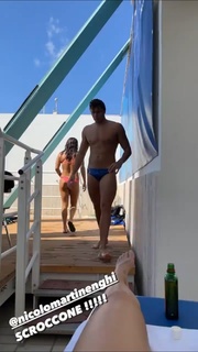 Federica Pellegrini feet photo thumbnail