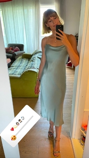 Federica Pellegrini feet photo thumbnail