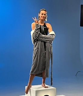 Federica Pellegrini feet photo thumbnail