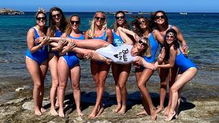 Federica Pellegrini feet photo thumbnail