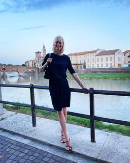 Federica Pellegrini feet photo thumbnail