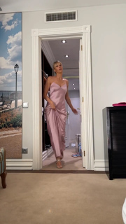 Federica Pellegrini feet photo thumbnail