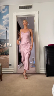 Federica Pellegrini feet photo thumbnail