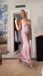 Federica Pellegrini feet photo thumbnail