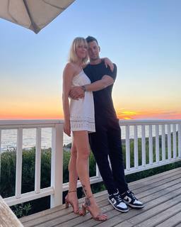 Federica Pellegrini feet photo thumbnail