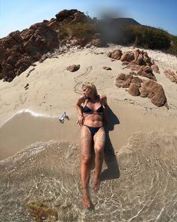 Federica Pellegrini feet photo thumbnail