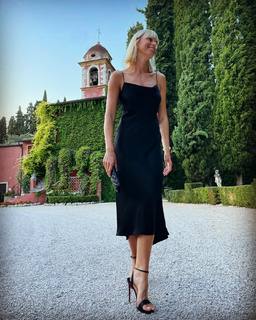 Federica Pellegrini feet photo thumbnail