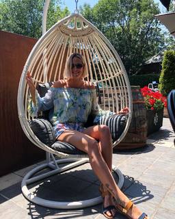 Federica Pellegrini feet photo thumbnail