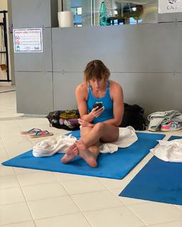 Federica Pellegrini feet photo thumbnail