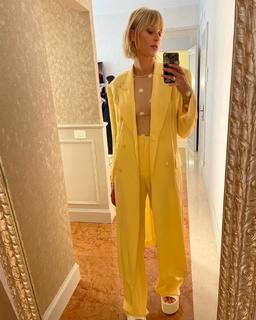 Federica Pellegrini feet photo thumbnail