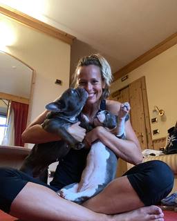 Federica Pellegrini feet photo thumbnail