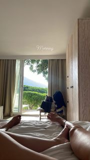 Federica Pellegrini feet photo thumbnail
