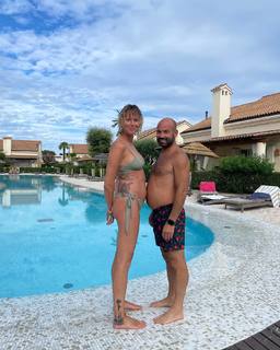 Federica Pellegrini feet photo thumbnail