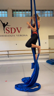 Federica Pellegrini feet photo thumbnail