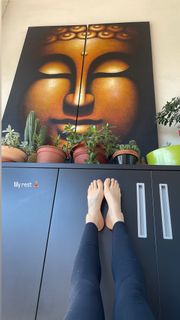 Federica Pellegrini feet photo thumbnail