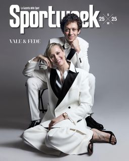 Federica Pellegrini feet photo thumbnail